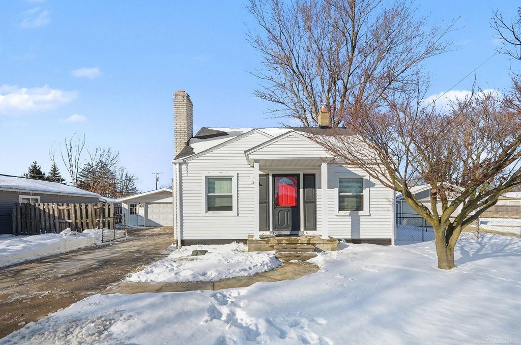 28925 Rosebriar Street, Saint Clair Shores, MI 48081