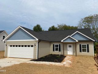 411 E Lee Avenue, Yadkinville, NC 27055