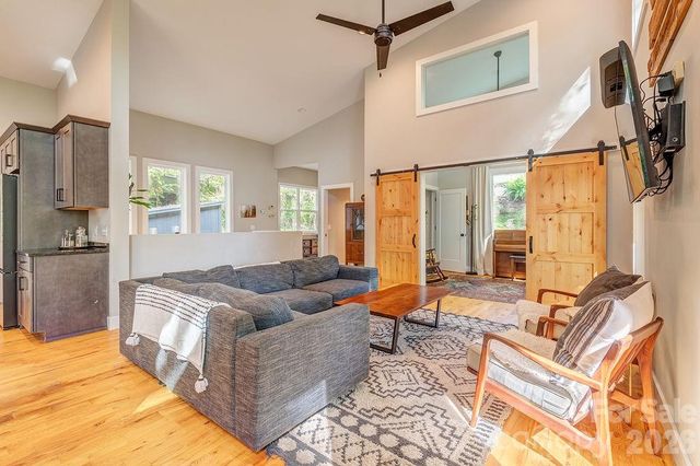 42 Salola Street, Asheville, NC 28806