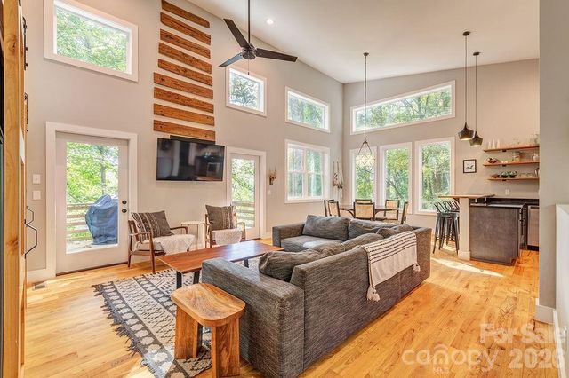 42 Salola Street, Asheville, NC 28806