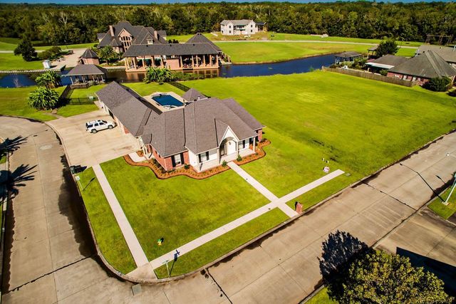 272 Tulip Dr, Houma, LA 70360