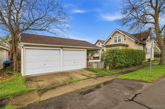 90 Clover Place, Cheektowaga, NY 14225