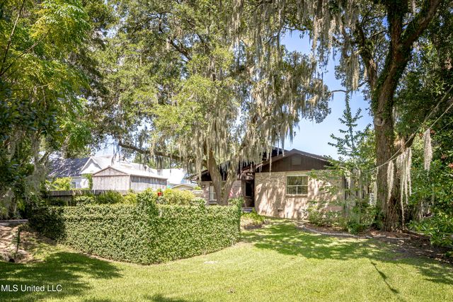 416 Jackson Avenue, Ocean Springs, MS 39564