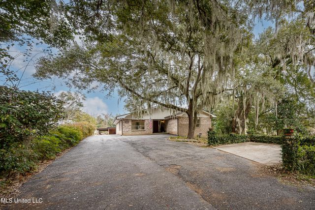 416 Jackson Avenue, Ocean Springs, MS 39564