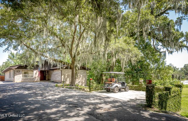 416 Jackson Avenue, Ocean Springs, MS 39564