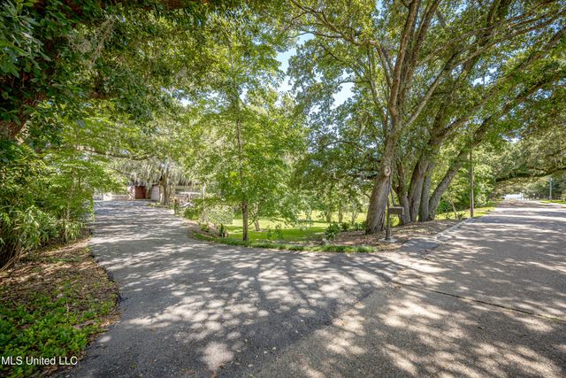 416 Jackson Avenue, Ocean Springs, MS 39564