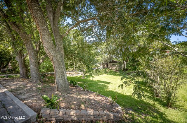 416 Jackson Avenue, Ocean Springs, MS 39564