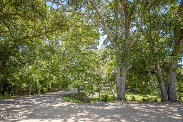 416 Jackson Avenue, Ocean Springs, MS 39564