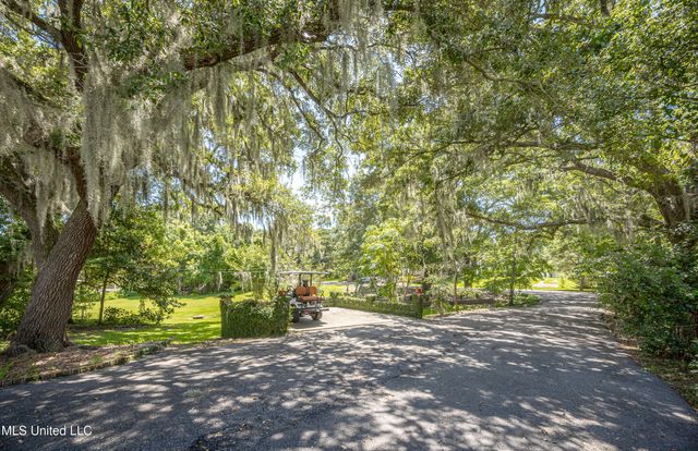 416 Jackson Avenue, Ocean Springs, MS 39564