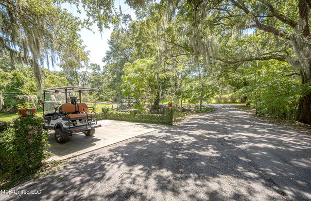 416 Jackson Avenue, Ocean Springs, MS 39564