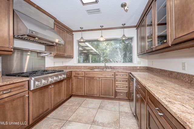 416 Jackson Avenue, Ocean Springs, MS 39564