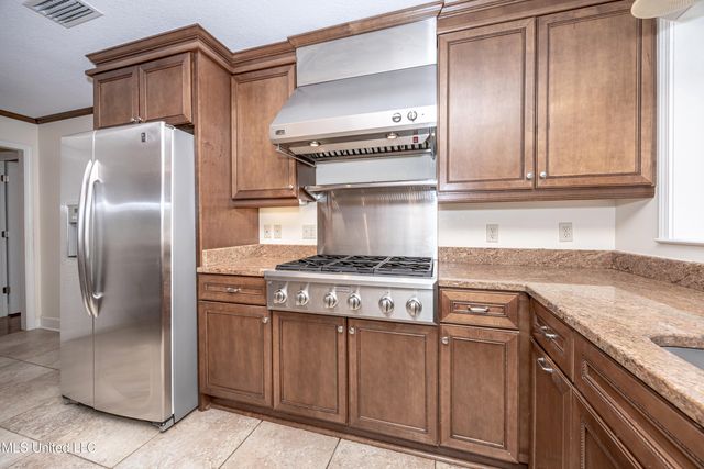 416 Jackson Avenue, Ocean Springs, MS 39564