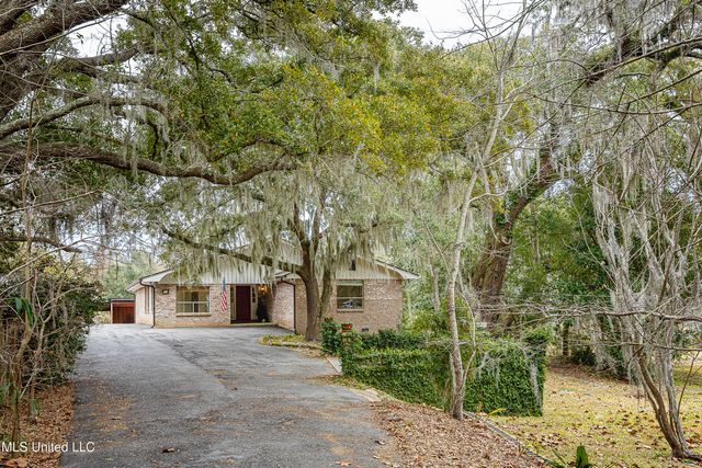 416 Jackson Avenue, Ocean Springs, MS 39564