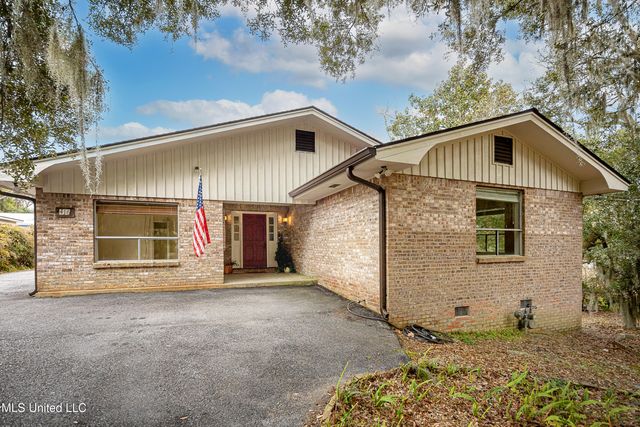 416 Jackson Avenue, Ocean Springs, MS 39564