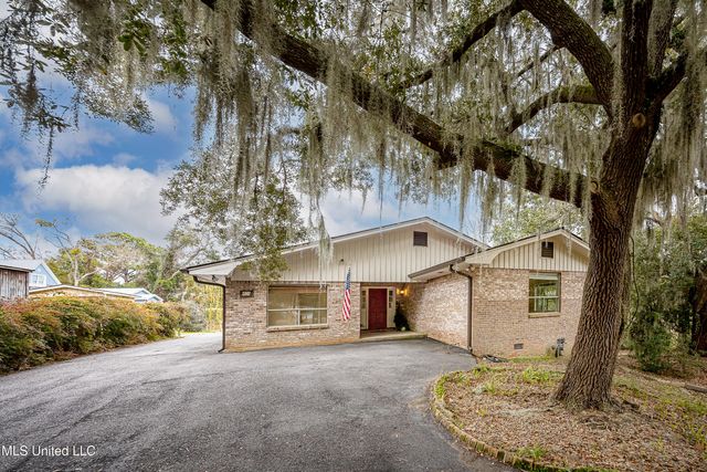 416 Jackson Avenue, Ocean Springs, MS 39564