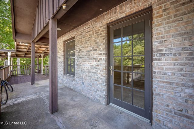 416 Jackson Avenue, Ocean Springs, MS 39564