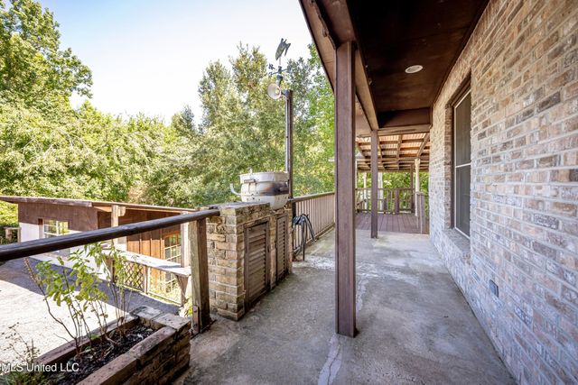 416 Jackson Avenue, Ocean Springs, MS 39564