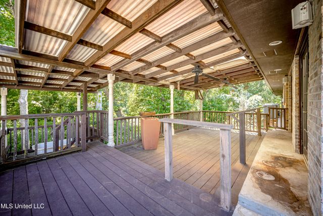 416 Jackson Avenue, Ocean Springs, MS 39564