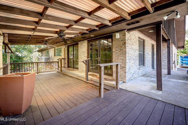 416 Jackson Avenue, Ocean Springs, MS 39564