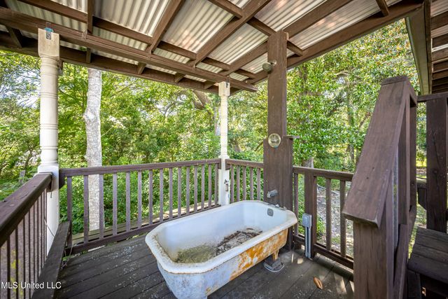 416 Jackson Avenue, Ocean Springs, MS 39564