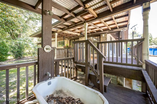 416 Jackson Avenue, Ocean Springs, MS 39564