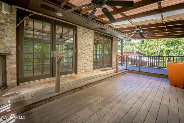 416 Jackson Avenue, Ocean Springs, MS 39564