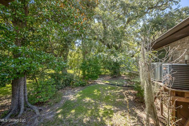 416 Jackson Avenue, Ocean Springs, MS 39564