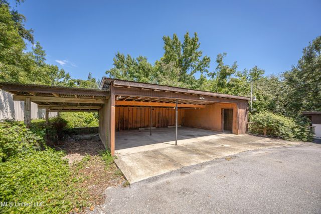 416 Jackson Avenue, Ocean Springs, MS 39564