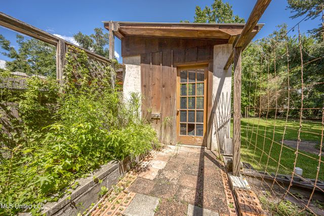 416 Jackson Avenue, Ocean Springs, MS 39564