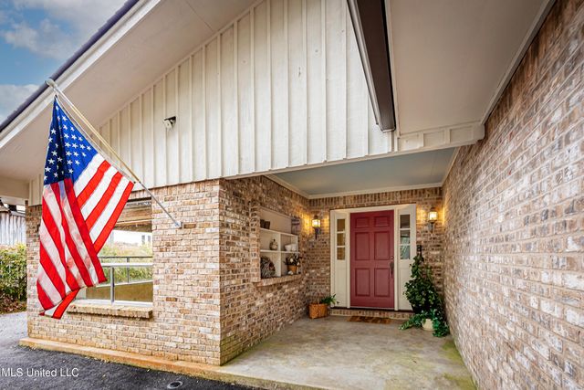 416 Jackson Avenue, Ocean Springs, MS 39564