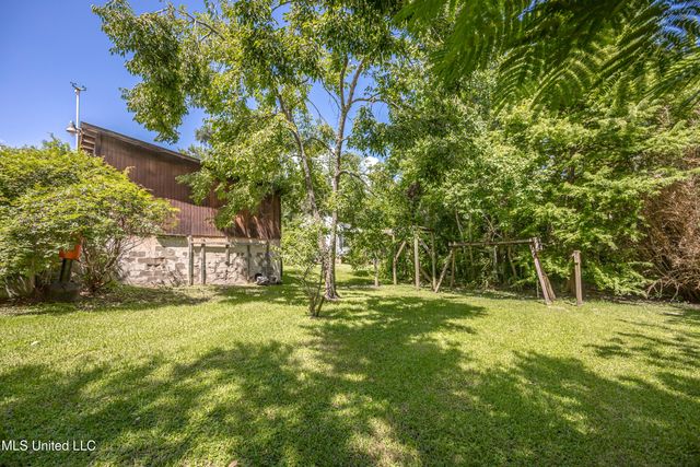 416 Jackson Avenue, Ocean Springs, MS 39564