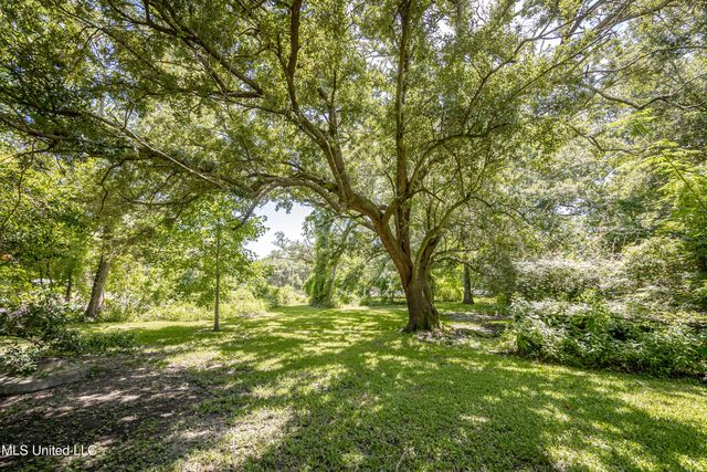 416 Jackson Avenue, Ocean Springs, MS 39564