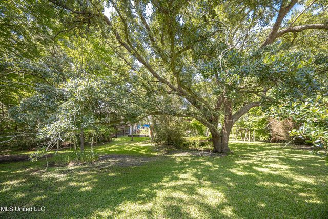 416 Jackson Avenue, Ocean Springs, MS 39564