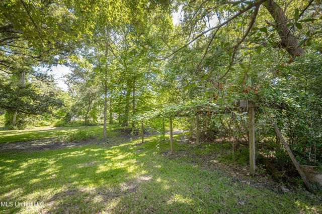 416 Jackson Avenue, Ocean Springs, MS 39564