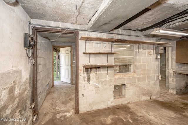 416 Jackson Avenue, Ocean Springs, MS 39564