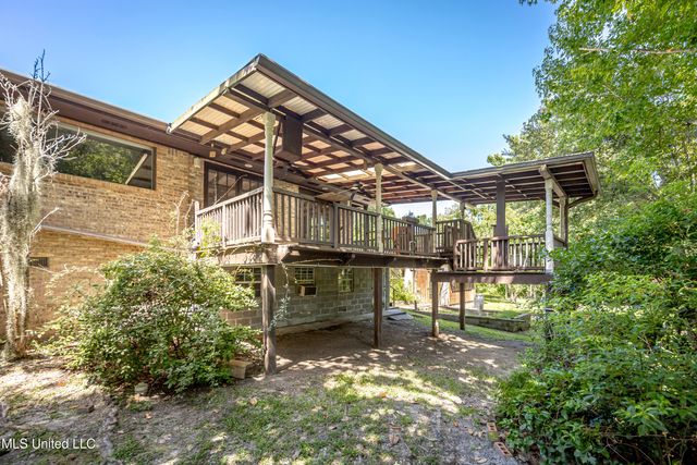 416 Jackson Avenue, Ocean Springs, MS 39564