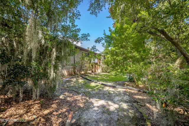416 Jackson Avenue, Ocean Springs, MS 39564