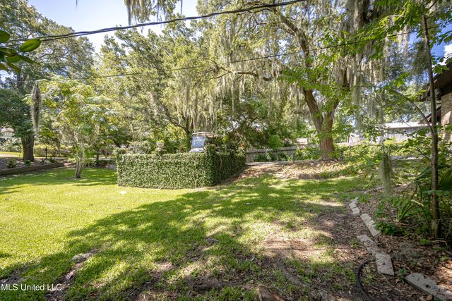 416 Jackson Avenue, Ocean Springs, MS 39564