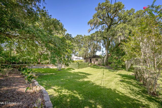 416 Jackson Avenue, Ocean Springs, MS 39564