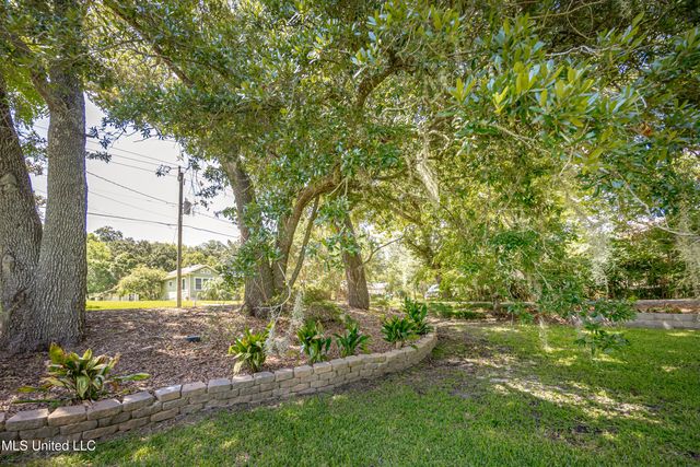 416 Jackson Avenue, Ocean Springs, MS 39564