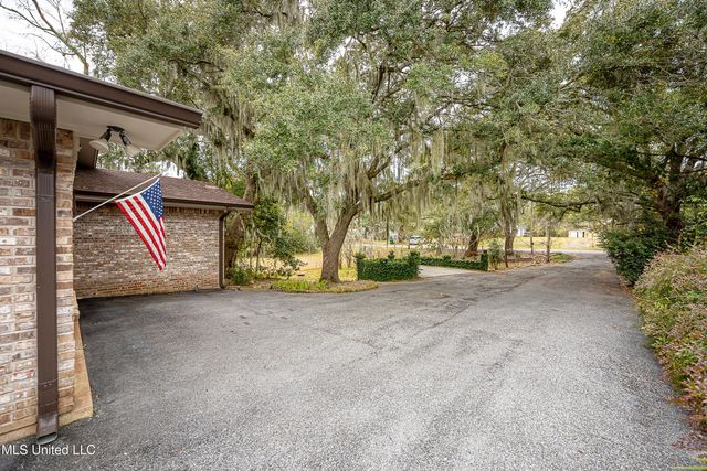 416 Jackson Avenue, Ocean Springs, MS 39564
