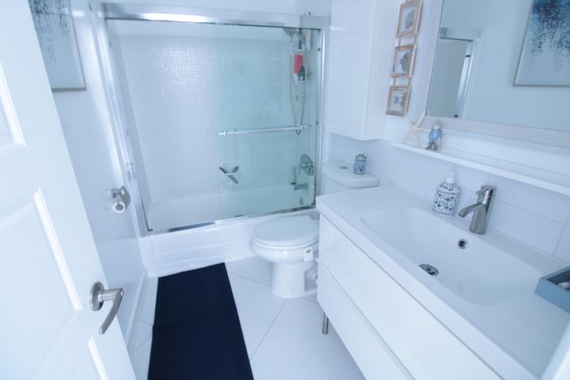 465 Paradise Isle Boulevard 305, Hallandale Beach, FL 33009