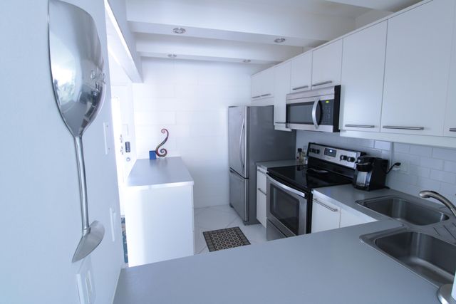 465 Paradise Isle Boulevard 305, Hallandale Beach, FL 33009