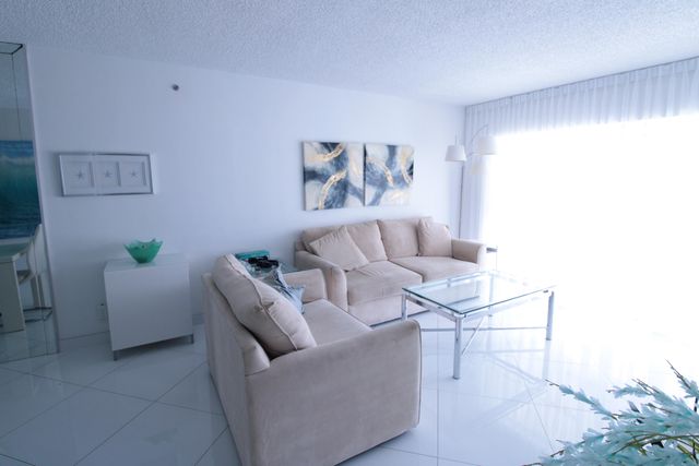 465 Paradise Isle Boulevard 305, Hallandale Beach, FL 33009
