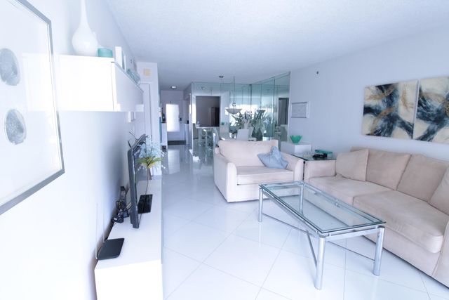 465 Paradise Isle Boulevard 305, Hallandale Beach, FL 33009