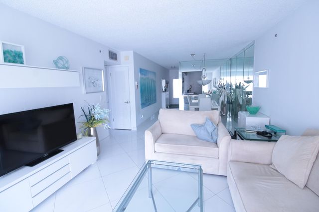 465 Paradise Isle Boulevard 305, Hallandale Beach, FL 33009