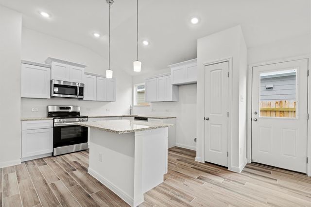 241 Ironshoe TRL, Liberty Hill, TX 78642
