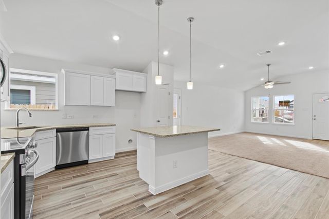 241 Ironshoe TRL, Liberty Hill, TX 78642