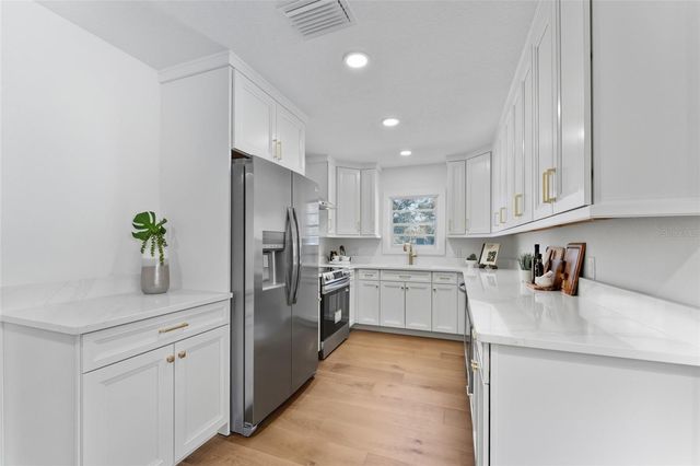 3015 W NORTH B STREET, Tampa, FL 33609