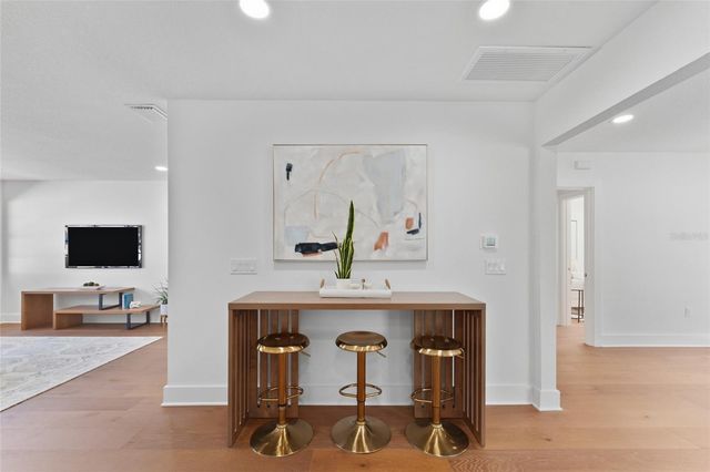 3015 W NORTH B STREET, Tampa, FL 33609